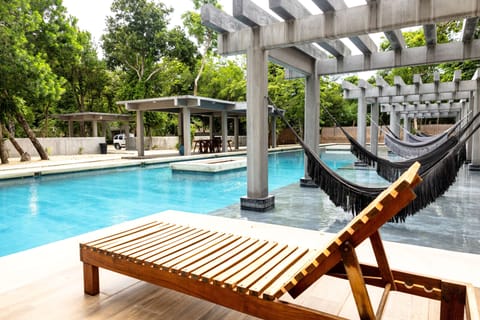 Family Suite, Pool View | Blackout drapes, free WiFi, bed sheets