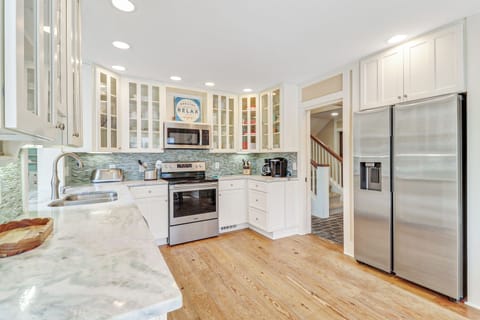 11 Bald Eagle Road - Kitchen (Main Floor)
