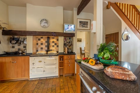 Ground floor: Kitchen with Aga cooker