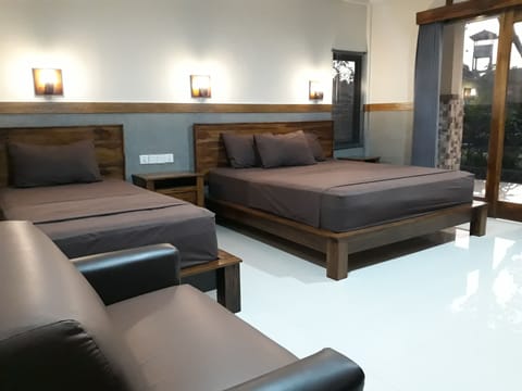 Deluxe Triple Room, Bathtub, Poolside | Hypo-allergenic bedding, desk, soundproofing, free WiFi