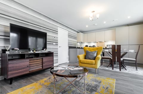 Apartment | Living area | Flat-screen TV