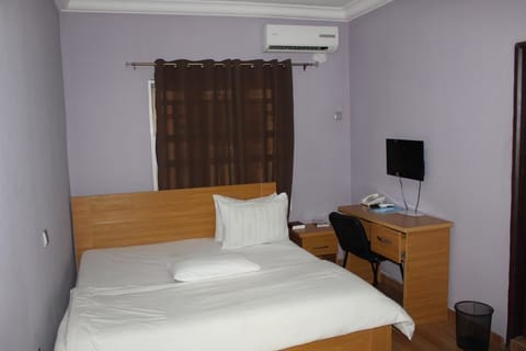 Standard Room | Individually decorated, individually furnished, desk, laptop workspace
