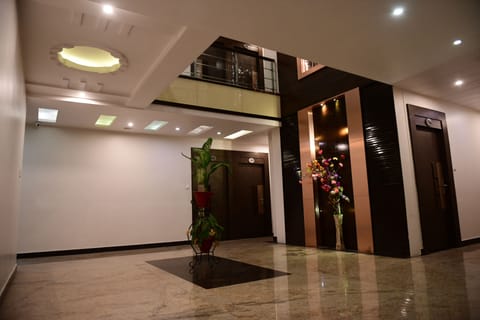 Luxury Double Room | Living area | TV