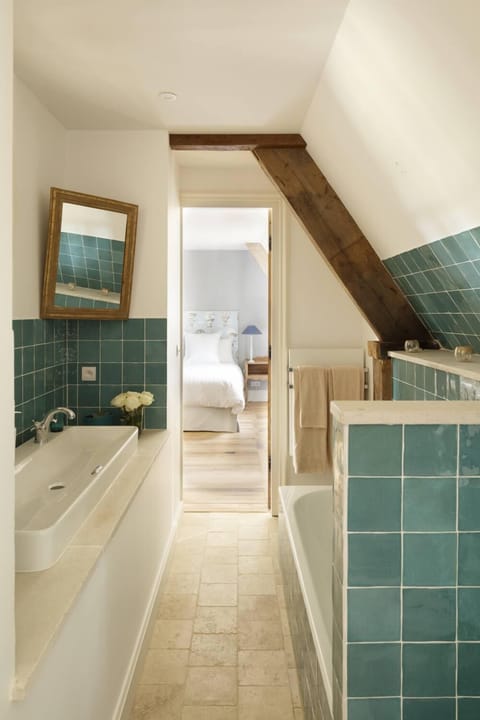 Premium Apartment, 2 Bedrooms, Garden View (Pavillon Haut) | Bathroom | Hair dryer, towels, soap, shampoo