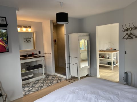 Luxury Room, 1 King Bed, Non Smoking (Suite Florentine) | Egyptian cotton sheets, premium bedding, down comforters, minibar