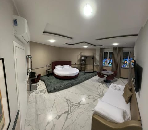 Romantic Studio | Premium bedding, down comforters, minibar, in-room safe