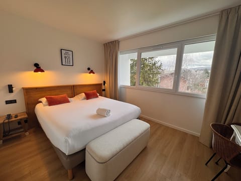 Premium bedding, individually decorated, individually furnished, desk