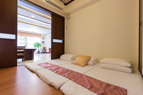 Traditional Triple Room, Shared Bathroom | Individually decorated, individually furnished, free WiFi