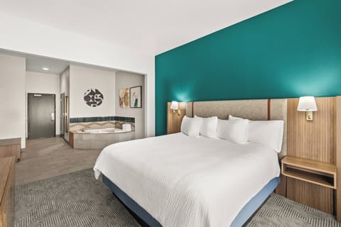 Suite, 1 King Bed (Additional Living Area) | Down comforters, in-room safe, desk, iron/ironing board
