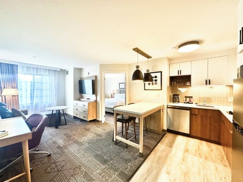 Suite, 1 Bedroom, Kitchen (1 King) | In-room safe, desk, iron/ironing board, cribs (free)