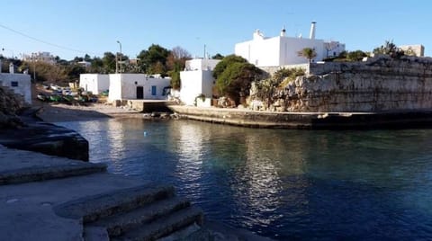 Cala Paguro, la spiaggia a 50 metri dall'appartemento