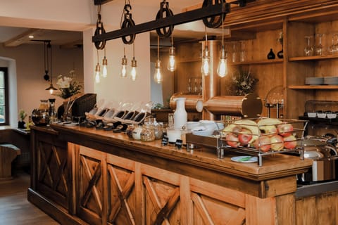 Daily buffet breakfast for a fee