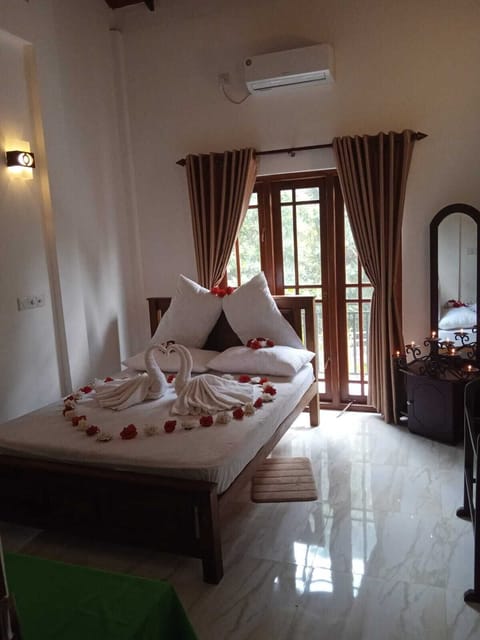 Comfort Room | Blackout drapes, iron/ironing board, WiFi (free)