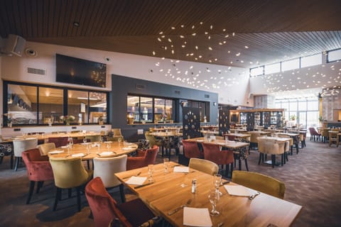 Lunch and dinner served, French cuisine