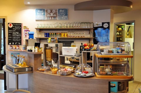 Daily buffet breakfast for a fee