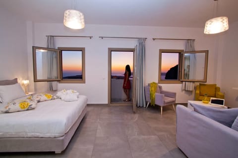 Suite with Caldera View | In-room safe, desk, blackout drapes, soundproofing
