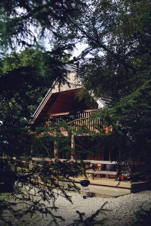 NESTLED IN THE WOODS dEVERON lODGE IS SO PEACEFUL