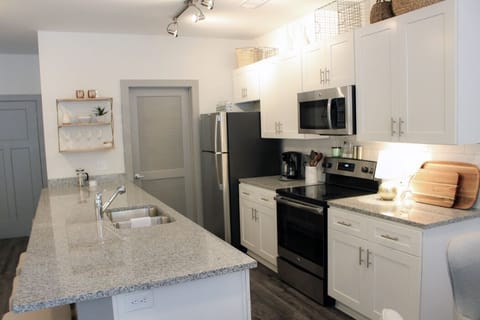 Full size kitchen with all kitchen necessities available for your use. 