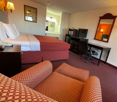Standard Room, 1 King Bed, Non Smoking | WiFi (free), bed sheets