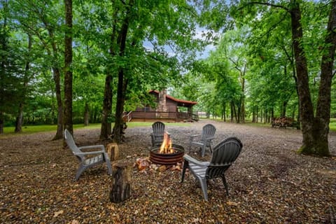 01_red_fox_den_firepit_exterior_hero