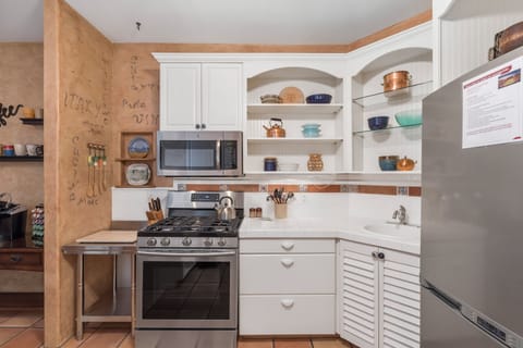 Gas Range, Stainless appliances, and lots of extras for cooking for your group