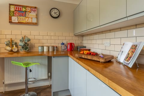 Downlands, Burnham Market: Well-equipped, modern kitchen