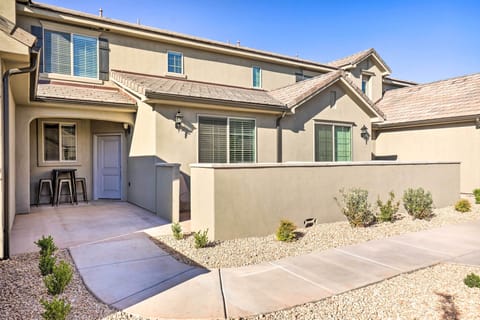 Washington Vacation Rental | 3BR | 2.5BA | 1,700 Sq Ft | Stairs to Access
