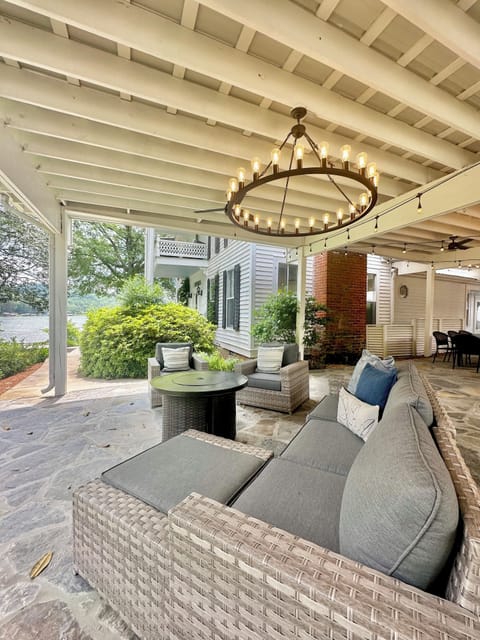 Fire pit & a beautiful view!