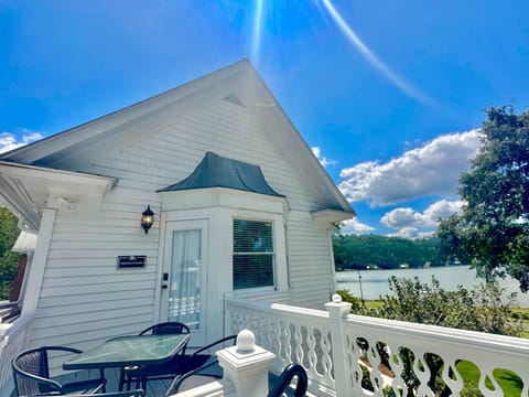 Your private balcony & entrance. 