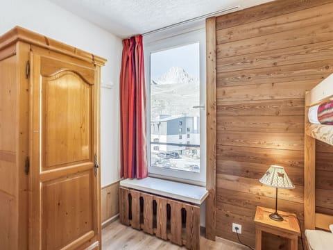 Cabinetry, Property, Furniture, Wood, Interior Design, Flooring, Floor, Wood Stain, Wall