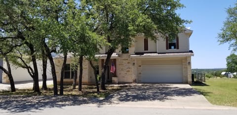 Beautiful private location overlooking Lake Travis