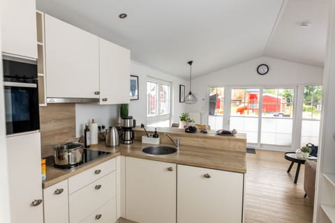 Superior Cottage, Private Bathroom (Schwedenhaus ) | Private kitchen