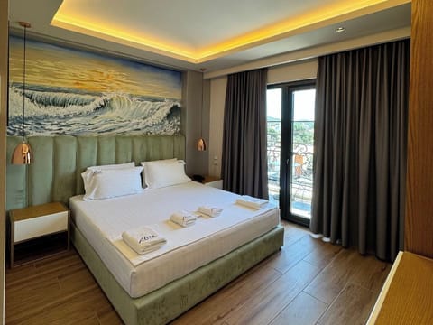 Double Room with Balcony | Minibar, in-room safe, desk, soundproofing
