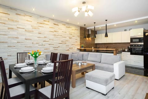 Spacious living room with full equipment. 