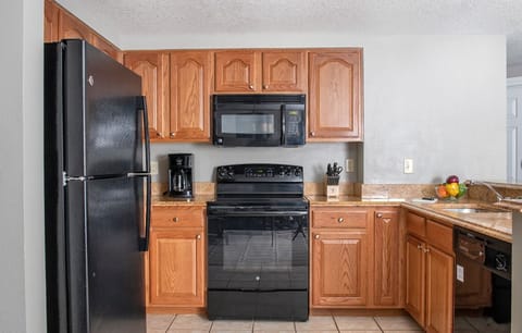Grand Desert Full Kitchen (Unit layout and décor may vary)