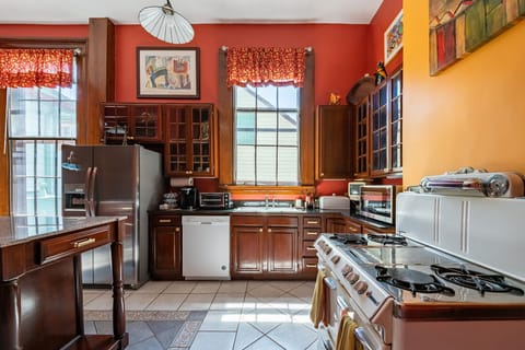 Kitchen view from opposite side wall