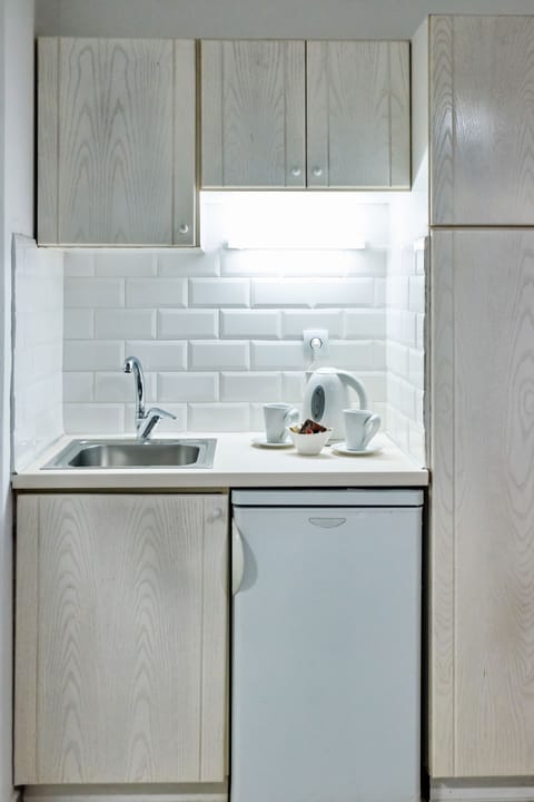 Superior Studio (Double) | Private kitchen | Fridge, stovetop, electric kettle, cookware/dishes/utensils