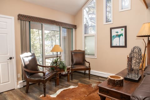 Townhome, 3 Bedrooms | Living room | Flat-screen TV, DVD player