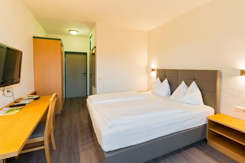 Classic Double Room | Hypo-allergenic bedding available, in-room safe, desk, laptop workspace