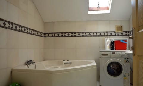 Shower, hydromassage showerhead, hair dryer, towels