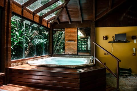 Jetted tub