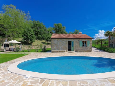 Water, Property, Sky, Plant, Blue, Nature, Azure, Swimming Pool, Grass, Tree