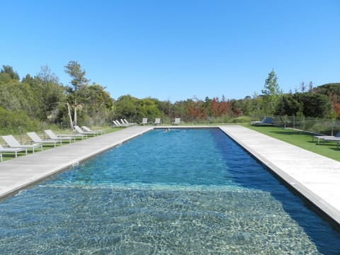 Water, Sky, Water Resources, Plant, Swimming Pool, Tree, Rectangle, Shade, Grass, Leisure
