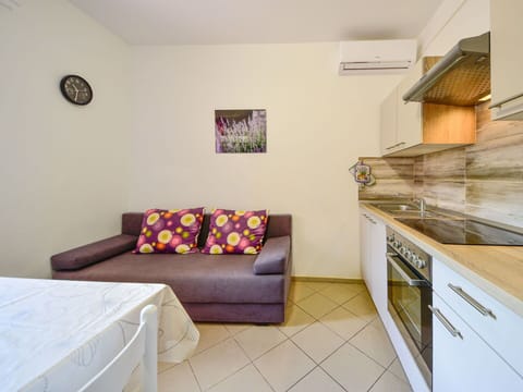 Furniture, Property, Cabinetry, Building, Comfort, Interior Design, House, Drawer, Wood, Floor