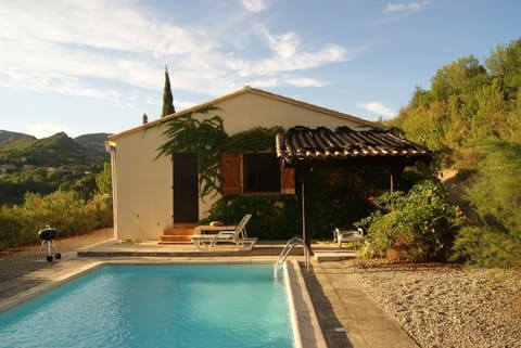 Les Hirondelles (pool area)