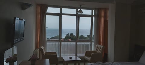 Comfort Double Room | In-room dining