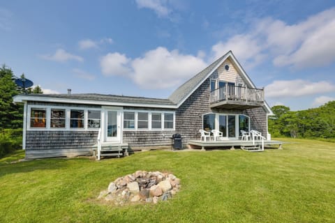 Sullivan Vacation Rental | 4BR | 2BA | 3,500 Sq Ft | Steps Required