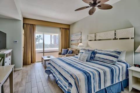 White, bright coastal colors in this newly remodelled unit