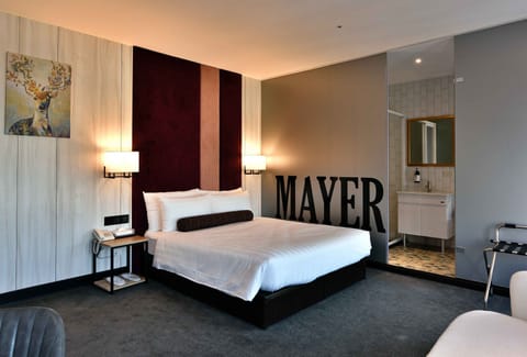Double Room, City View (With Windows) | Free minibar, in-room safe, soundproofing, iron/ironing board
