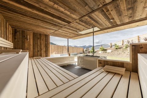 Sauna, steam room